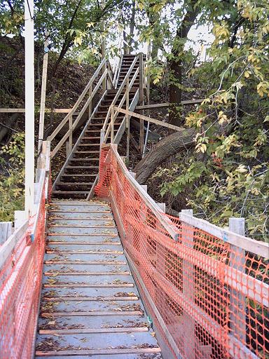 L’escalier de la passerelle, côté nord.