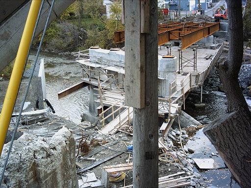 Le chantier du pont, vu du côté nord